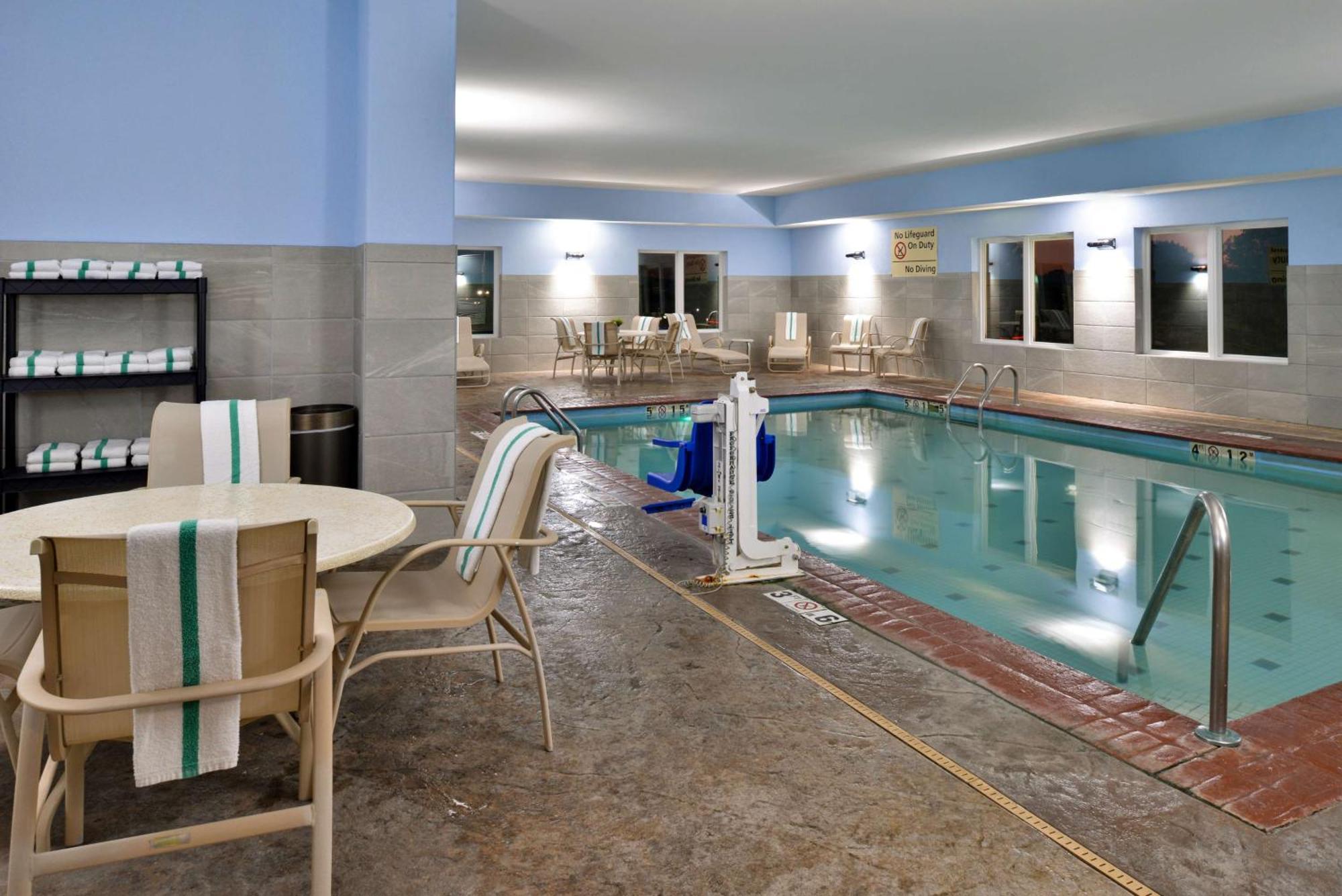 Hampton Inn Kansas City Northeast ภายนอก รูปภาพ
