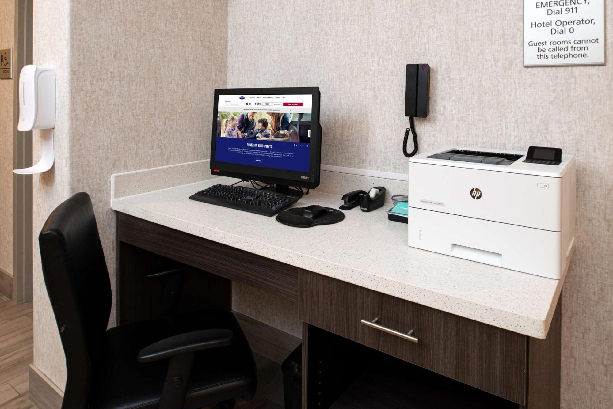 Hampton Inn Kansas City Northeast ภายนอก รูปภาพ