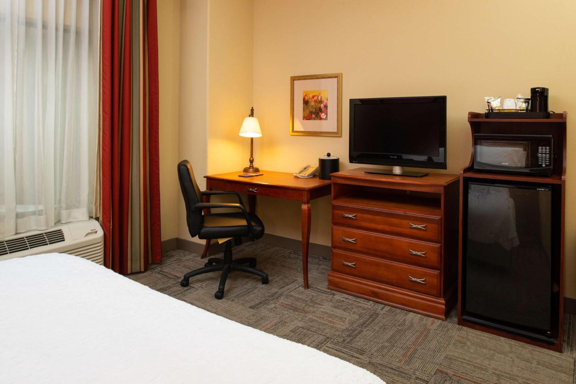 Hampton Inn Kansas City Northeast ภายนอก รูปภาพ