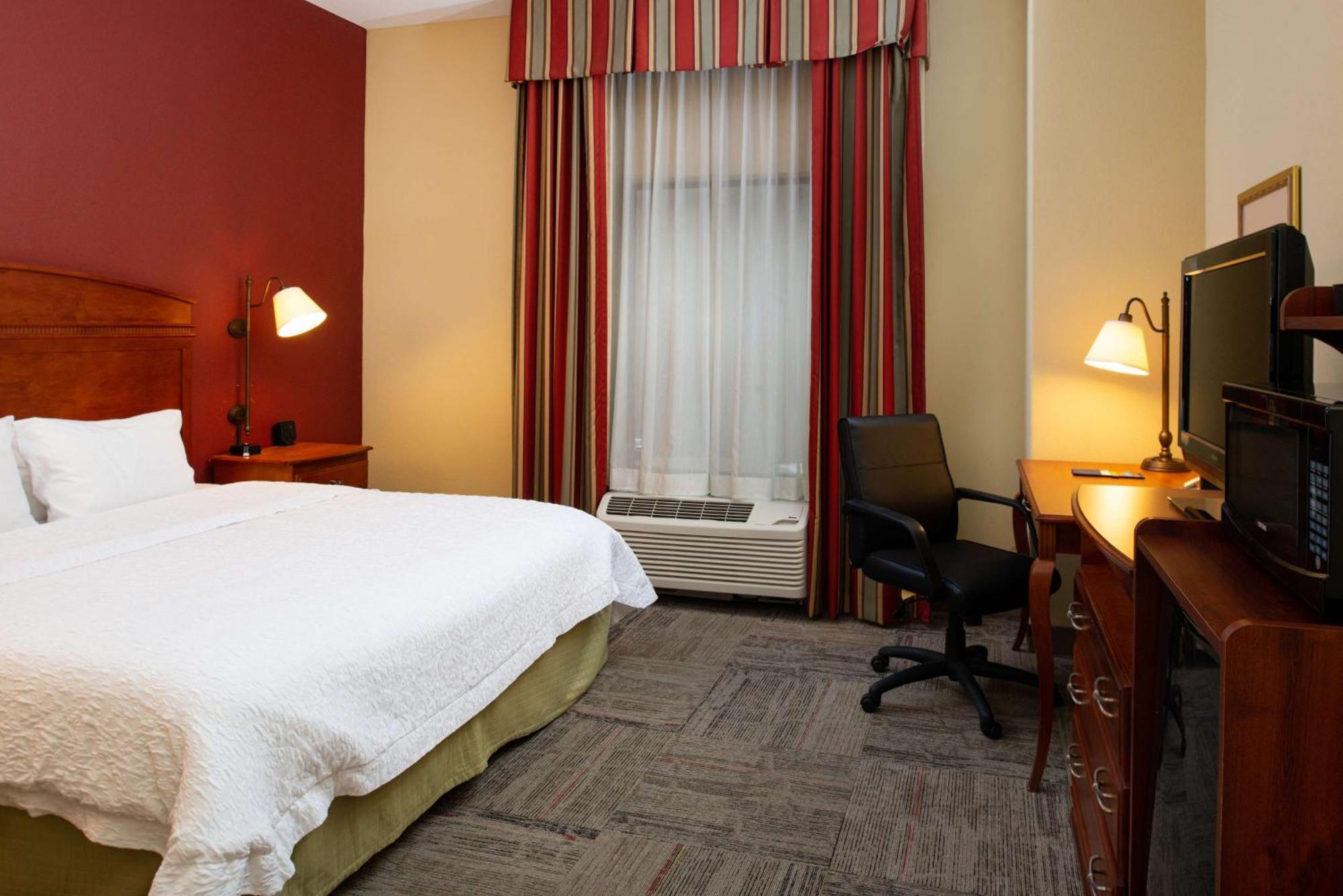 Hampton Inn Kansas City Northeast ภายนอก รูปภาพ