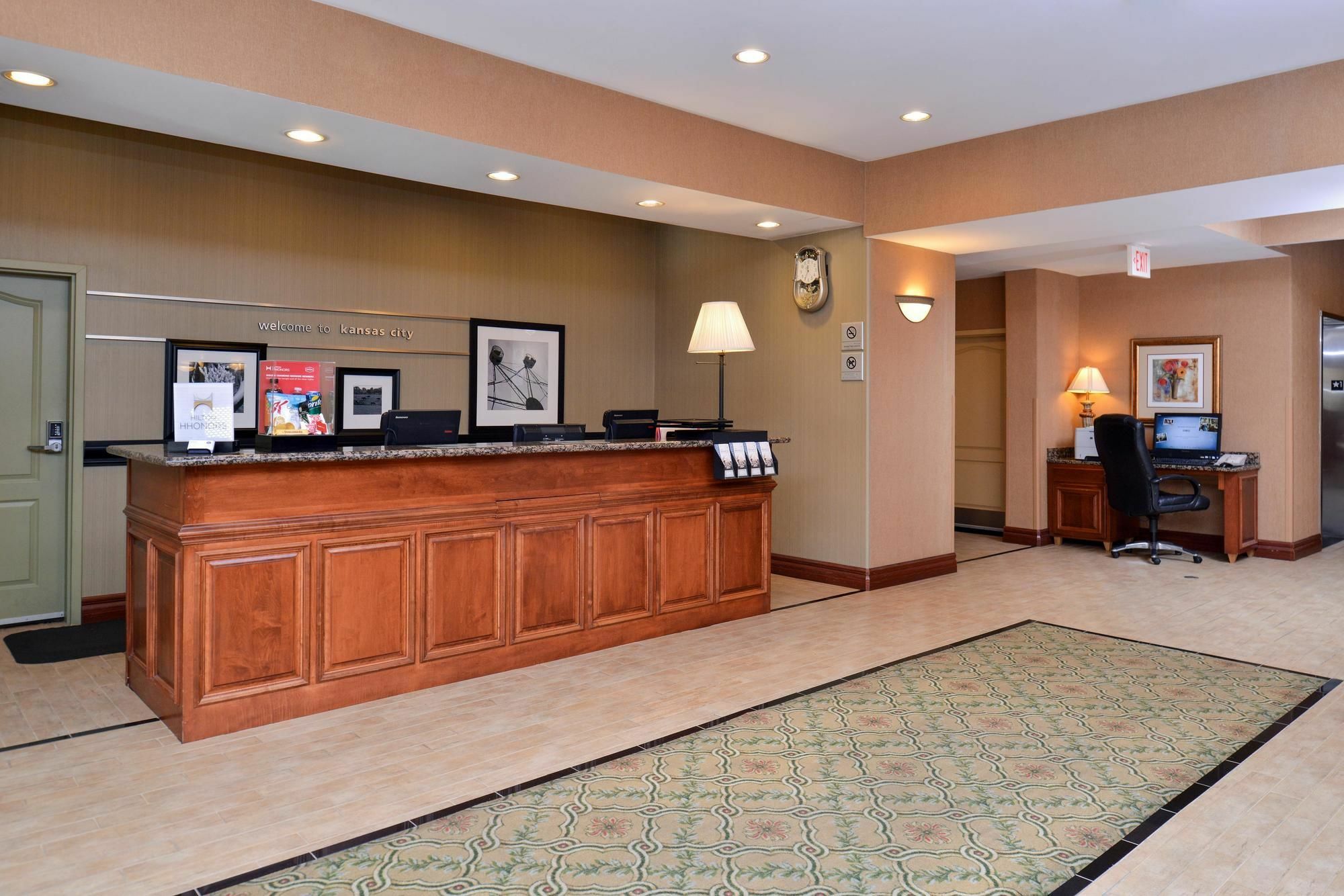 Hampton Inn Kansas City Northeast ภายนอก รูปภาพ